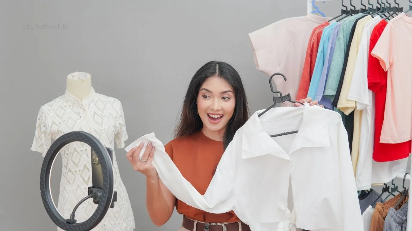 Loker host live fashion Jakarta digaji 6 juta per bulan